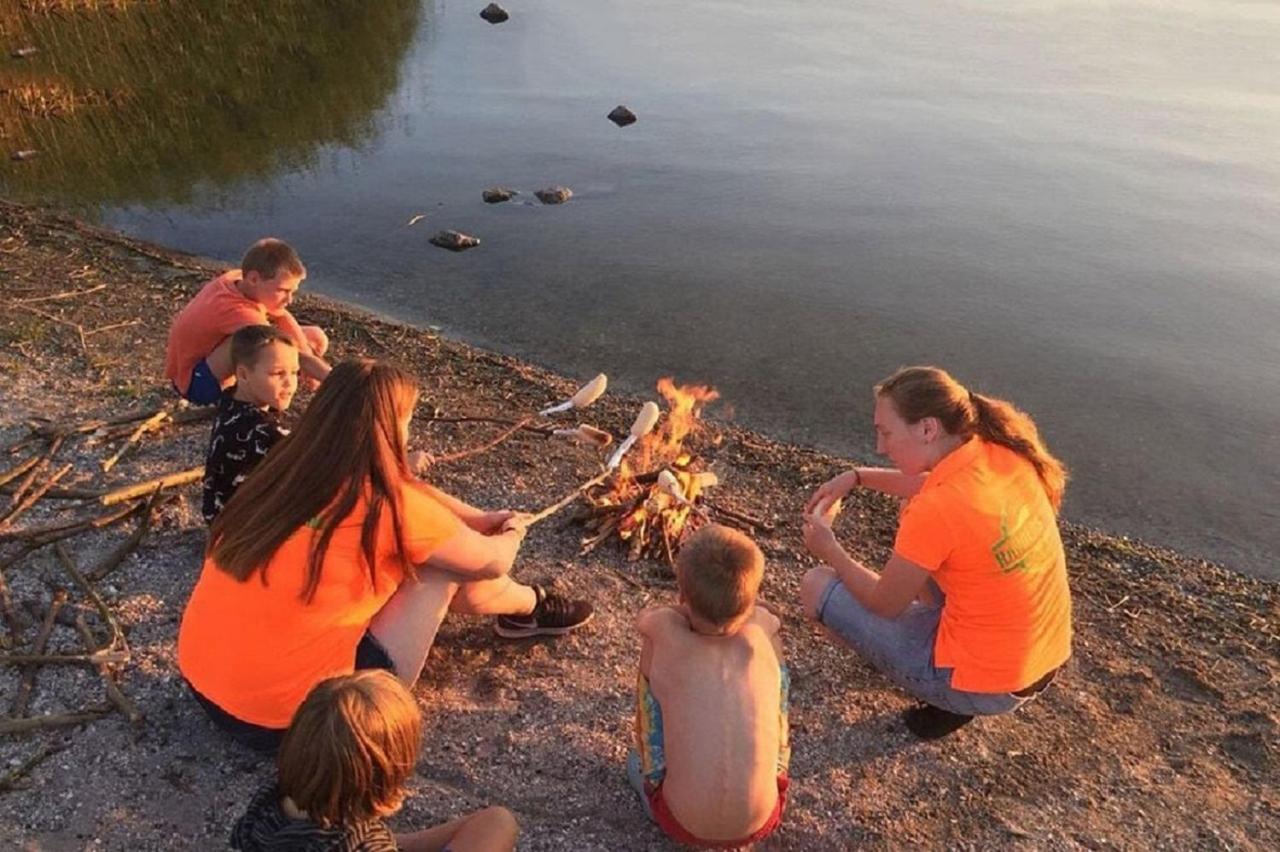 Chalet Op Camping Lauwersoog Met 3 Slaapkamers En Vaatwasser - Joycasa Екстер'єр фото